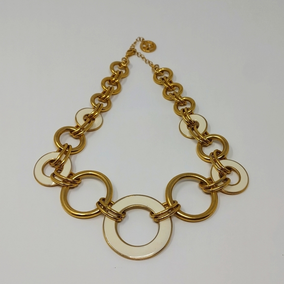 Vintage 80's Crown Trifari White Enamel and Gold Tone Necklace - Picture 5 of 12